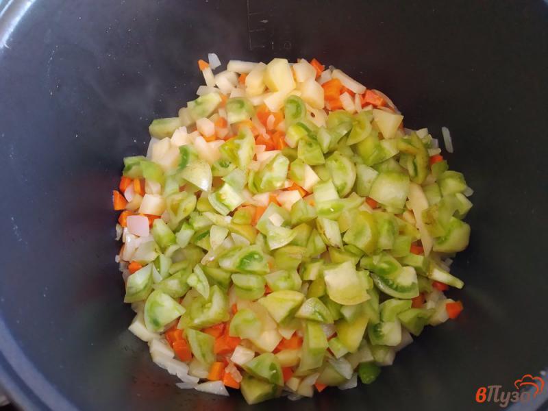 Фото приготовление рецепта: Постный суп с зелёными помидорами в мультиварке шаг №5
