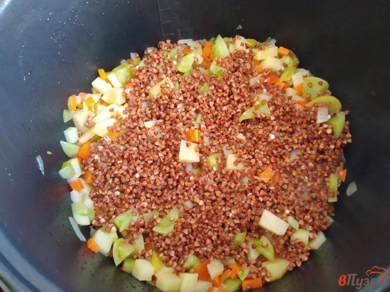 Фото приготовление рецепта: Постный суп с зелёными помидорами в мультиварке шаг №7