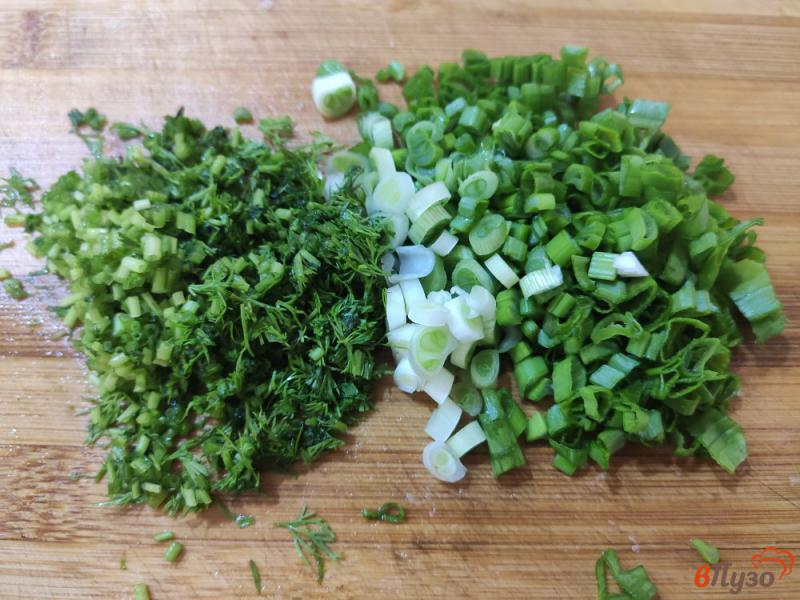 Фото приготовление рецепта: Салат из цветной и пекинской капусты шаг №3