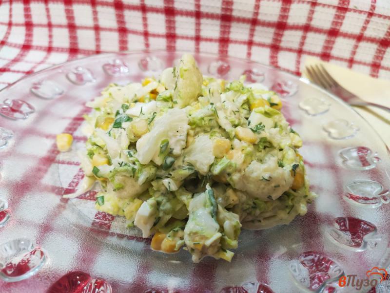 Фото приготовление рецепта: Салат из цветной и пекинской капусты шаг №8