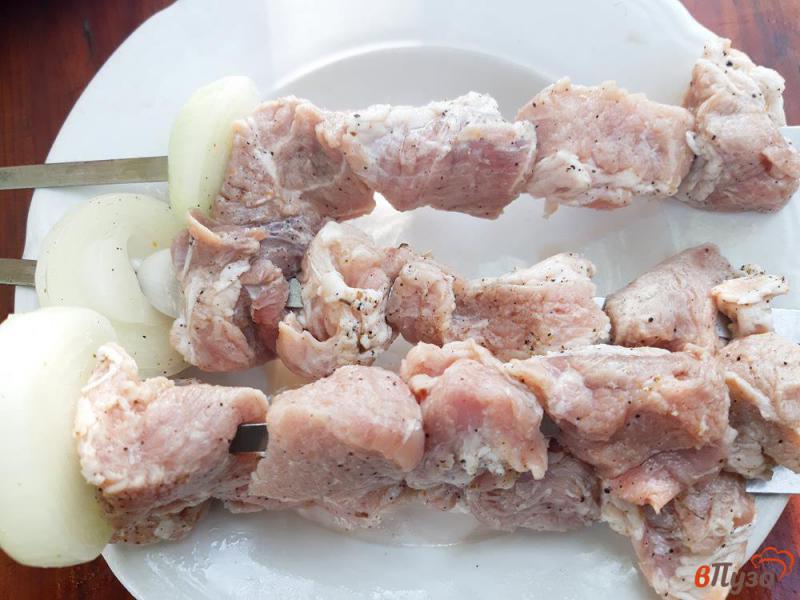 Фото приготовление рецепта: Шашлык из свиного ошейка в лимонном маринаде шаг №4