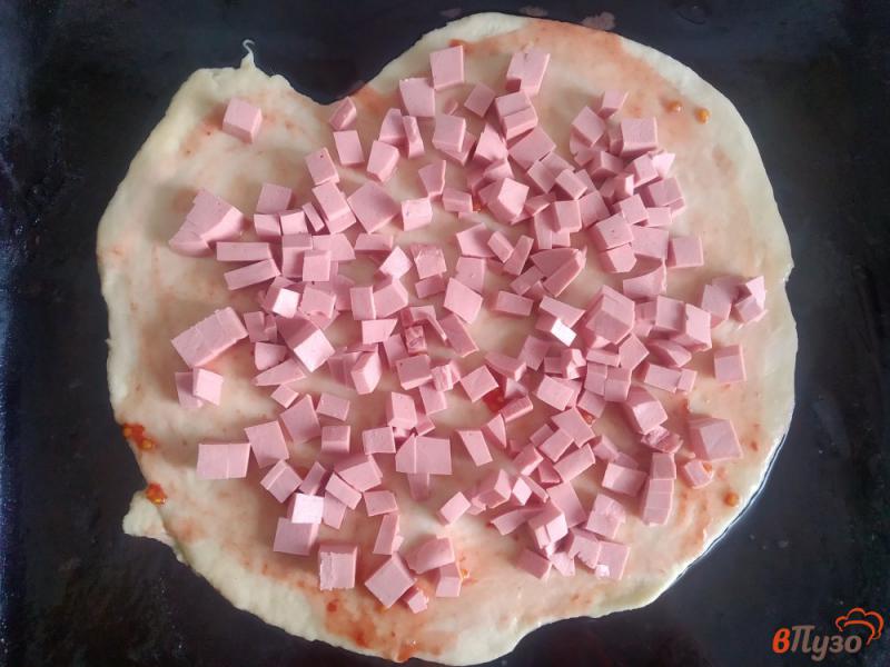 Фото приготовление рецепта: Пицца в духовке шаг №7