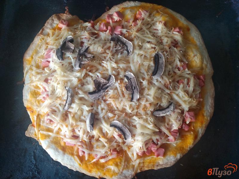 Фото приготовление рецепта: Пицца в духовке шаг №10