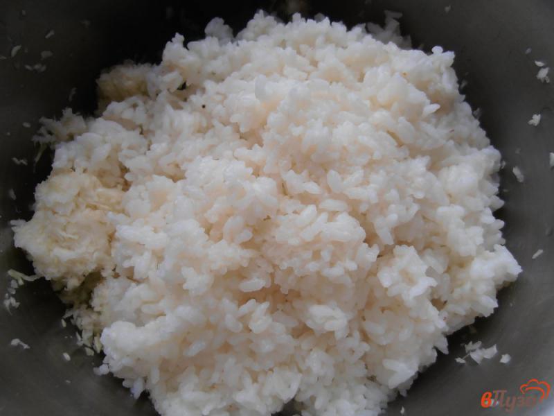 Фото приготовление рецепта: Рисовые котлеты с капустой шаг №3