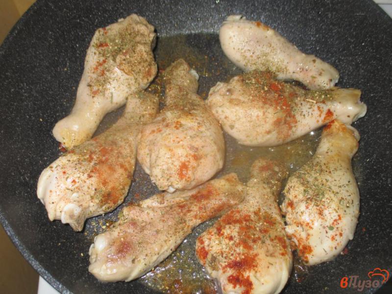 Фото приготовление рецепта: Куриные голени с рисом шаг №2