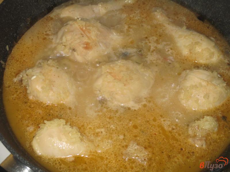 Фото приготовление рецепта: Куриные голени с рисом шаг №4