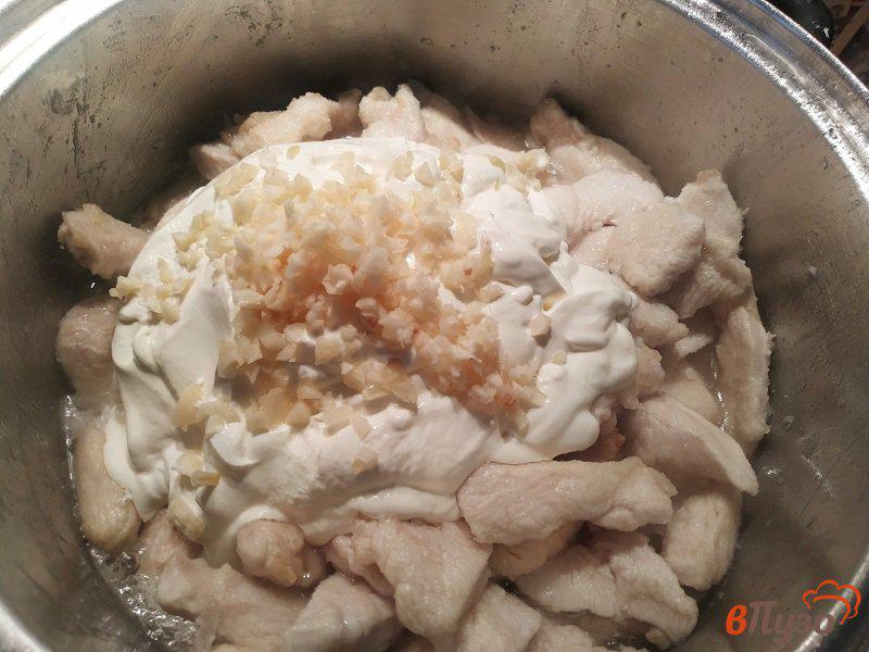 Фото приготовление рецепта: Куриное филе А ля Чкмерули шаг №7