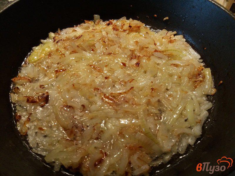 Фото приготовление рецепта: Картофельные котлеты с грибным соусом из лисичек шаг №2