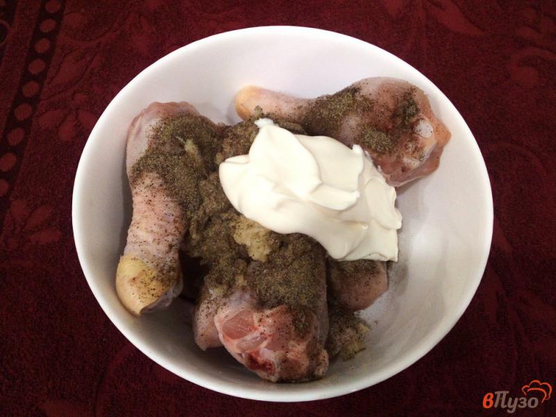 Фото приготовление рецепта: Курица с майонезом и чесноком в духовке шаг №3