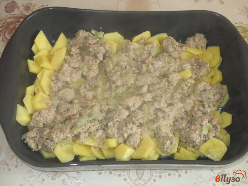 Фото приготовление рецепта: Картофельная запеканка с фаршем и спаржевой фасоль шаг №3