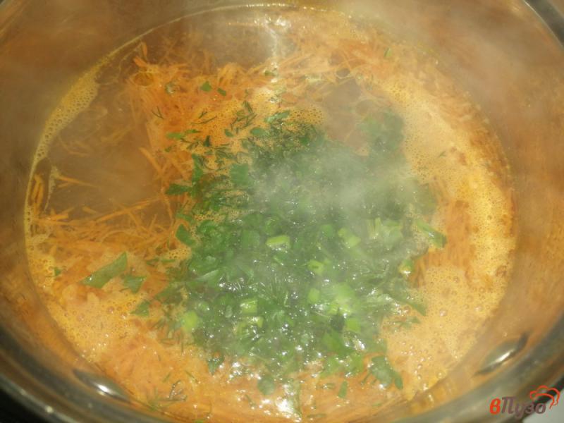 Фото приготовление рецепта: Заливное из курицы с яйцами и морковью шаг №4