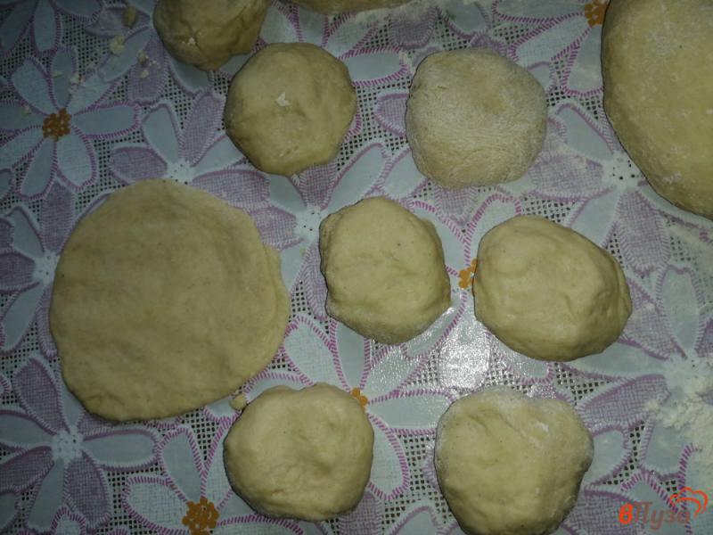 Фото приготовление рецепта: Быстрые пирожки с картофелем и грибами шаг №6