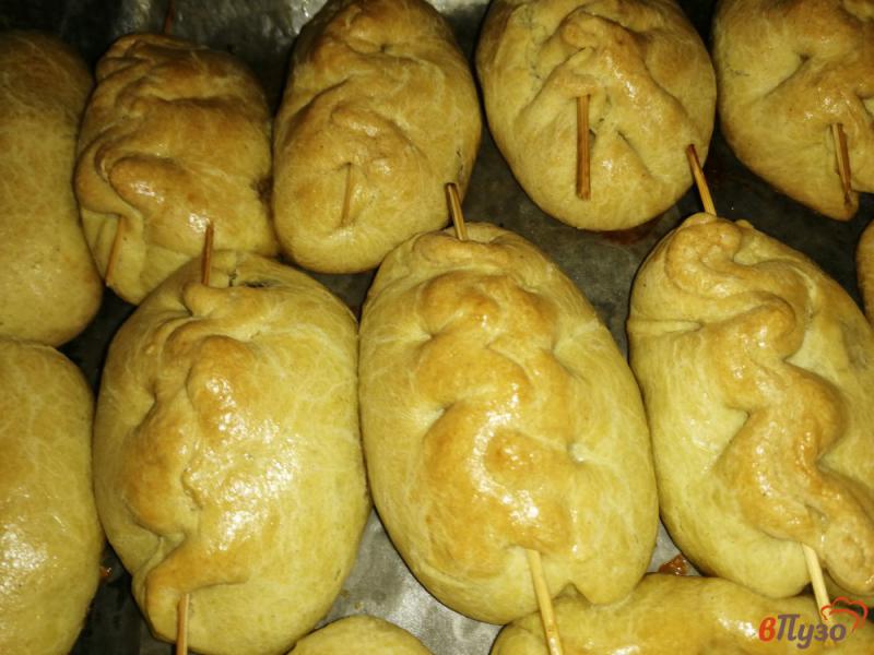 Фото приготовление рецепта: Быстрые пирожки с картофелем и грибами шаг №11