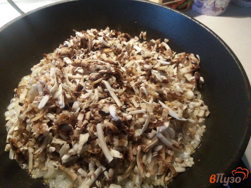 Фото приготовление рецепта: Запеченные отбивные из свинины с грибами шаг №8