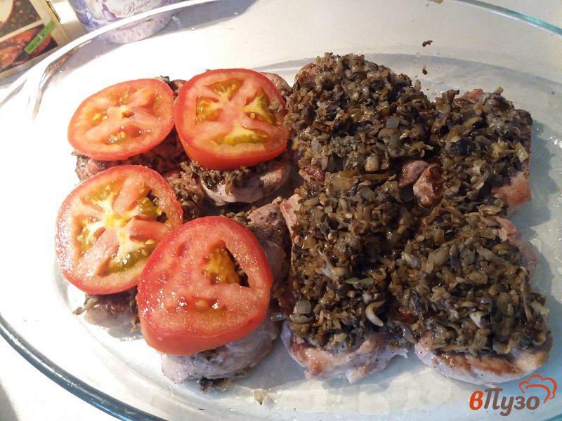 Фото приготовление рецепта: Запеченные отбивные из свинины с грибами шаг №14