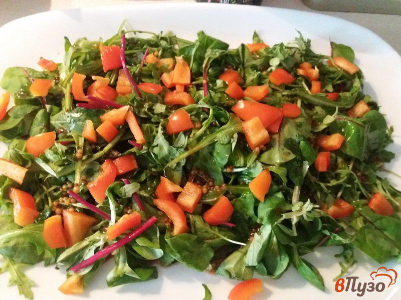Фото приготовление рецепта: Овощной салат с творожным сыром и оливками шаг №6