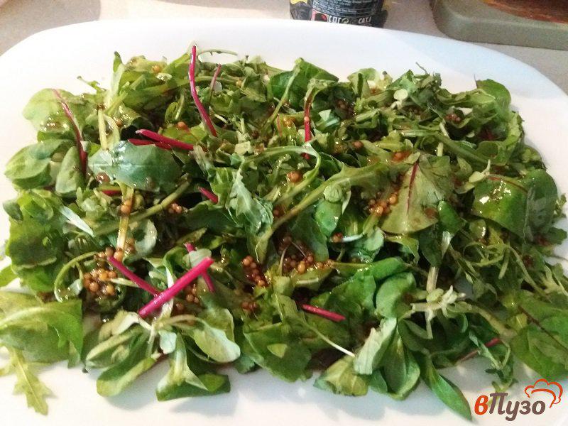 Фото приготовление рецепта: Овощной салат с творожным сыром и оливками шаг №5