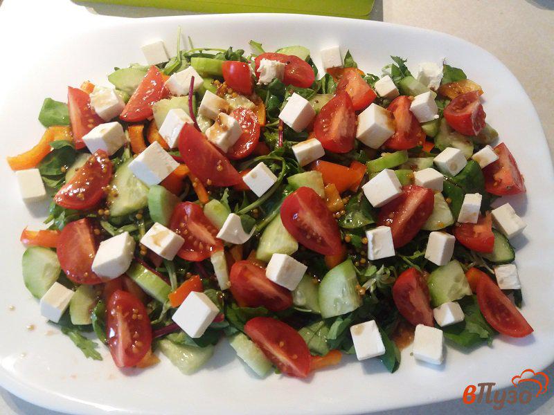 Фото приготовление рецепта: Овощной салат с творожным сыром и оливками шаг №10