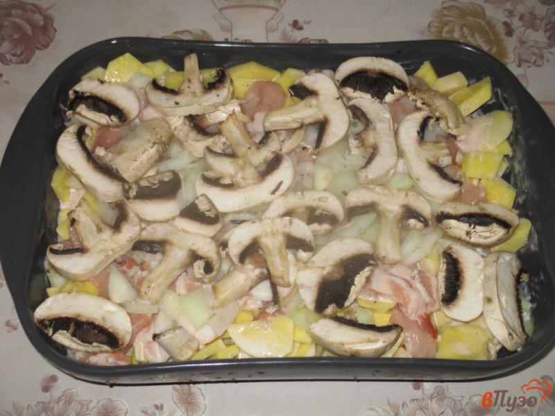 Фото приготовление рецепта: Картофель запеченный с грибами под сыром шаг №3