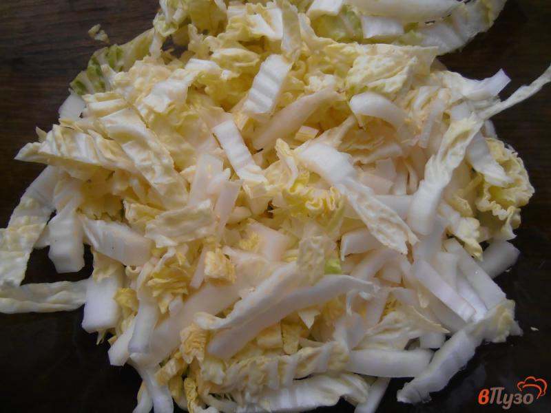 Фото приготовление рецепта: Салат из пекинской капусты с колбасой шаг №1