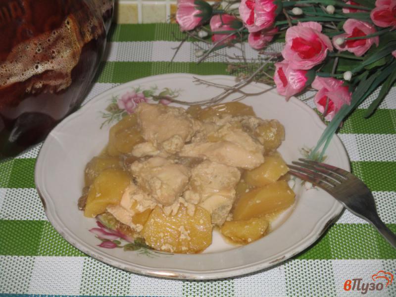 Фото приготовление рецепта: Картофель с куриной грудкой в горшочке в сливочном соусе шаг №5