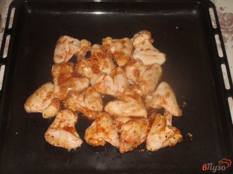Фото приготовление рецепта: Куриные крылышки запеченные с зернистой горчицей шаг №3