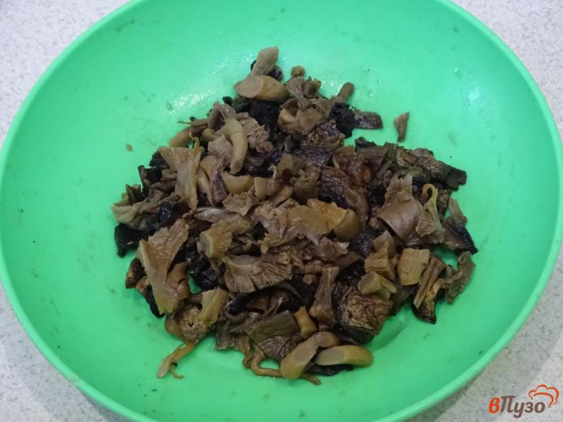 Фото приготовление рецепта: Вареники с картошкой и сушёными грибами шаг №2