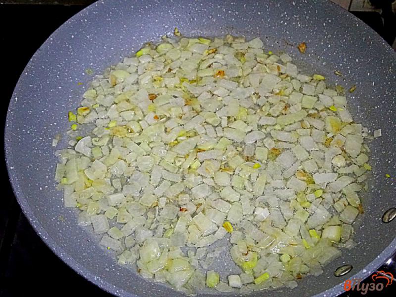 Фото приготовление рецепта: Вареники с картошкой и сушёными грибами шаг №3