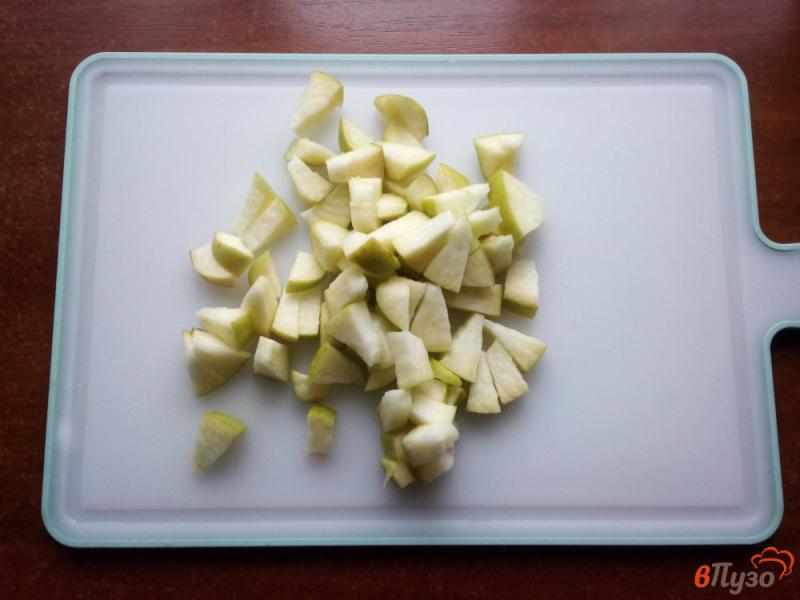 Фото приготовление рецепта: Салат из яблок и сельдерея шаг №1