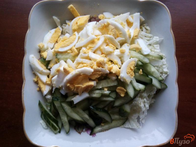 Фото приготовление рецепта: Салат из пекинской капусты с кукурузой и курицей шаг №6