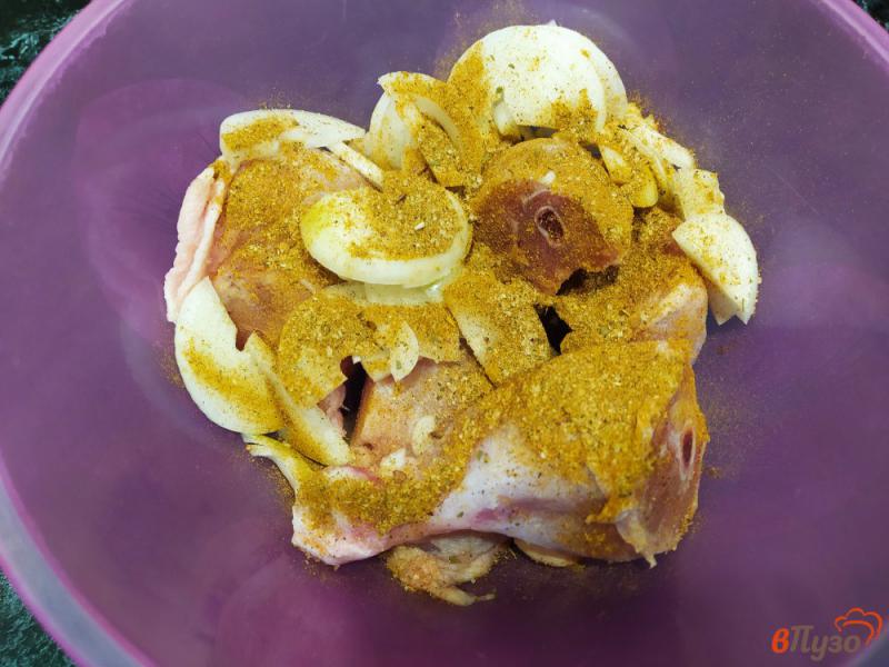 Фото приготовление рецепта: Окорочка с майонезом и лимоном шаг №3
