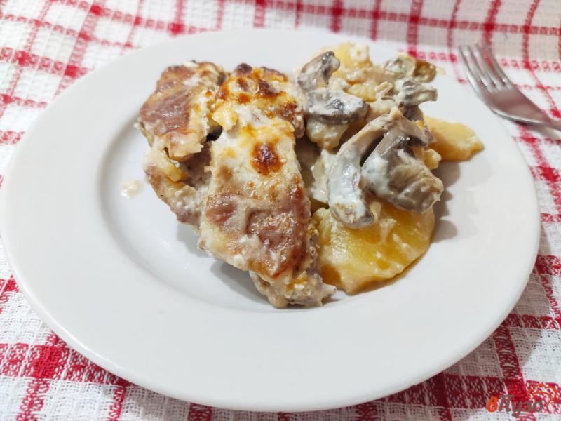 Фото приготовление рецепта: Картофель с грибами и мясом шаг №10
