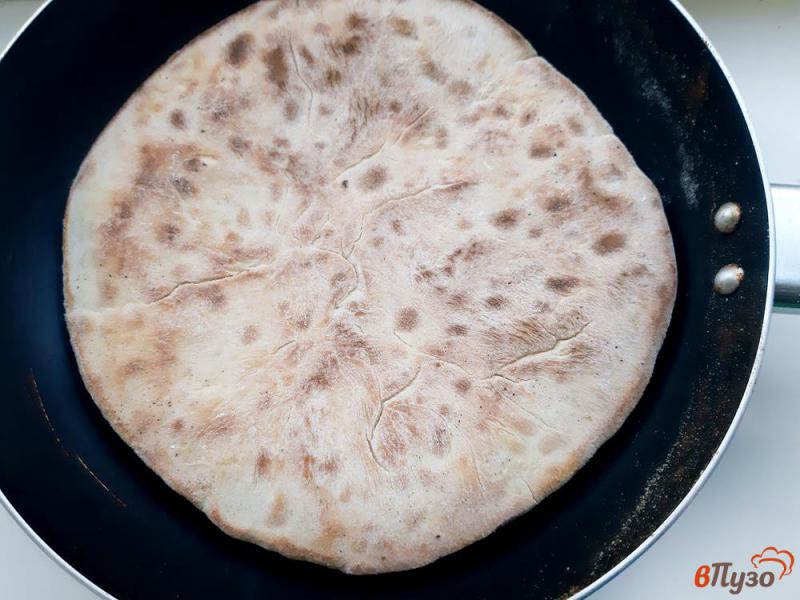 Фото приготовление рецепта: Хачапури с сыром и зеленью шаг №14