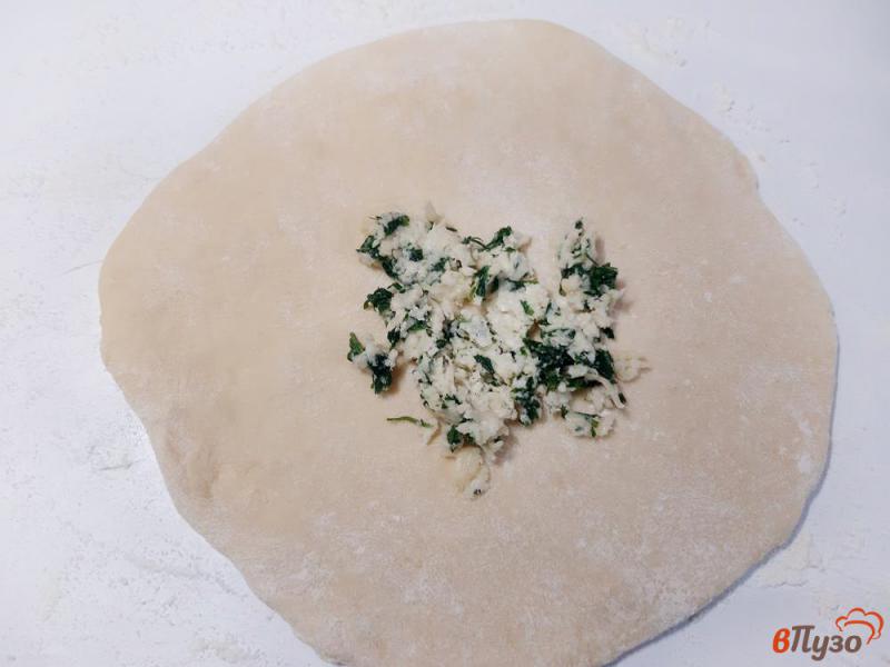 Фото приготовление рецепта: Хачапури с сыром и зеленью шаг №9