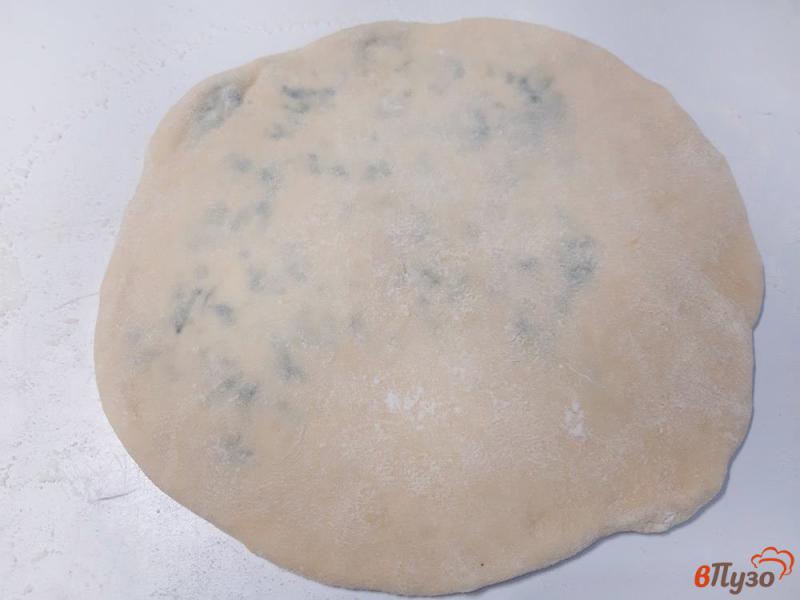 Фото приготовление рецепта: Хачапури с сыром и зеленью шаг №12