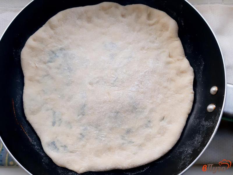 Фото приготовление рецепта: Хачапури с сыром и зеленью шаг №13