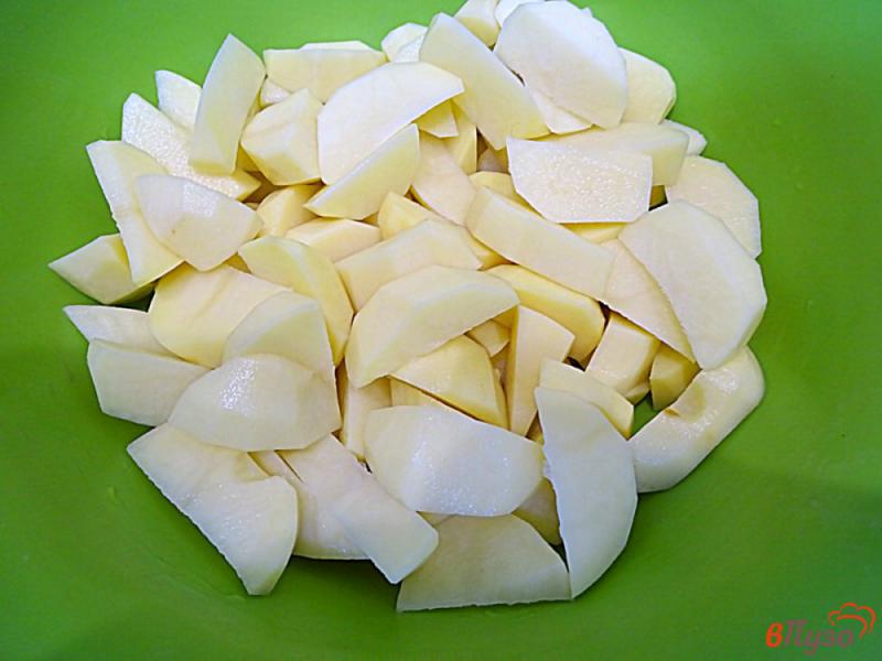 Фото приготовление рецепта: Картофель тушёный с майонезом шаг №3