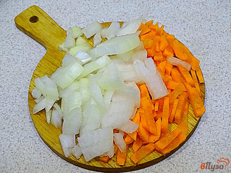 Фото приготовление рецепта: Суп с шампиньонами и плавленым сыром шаг №3