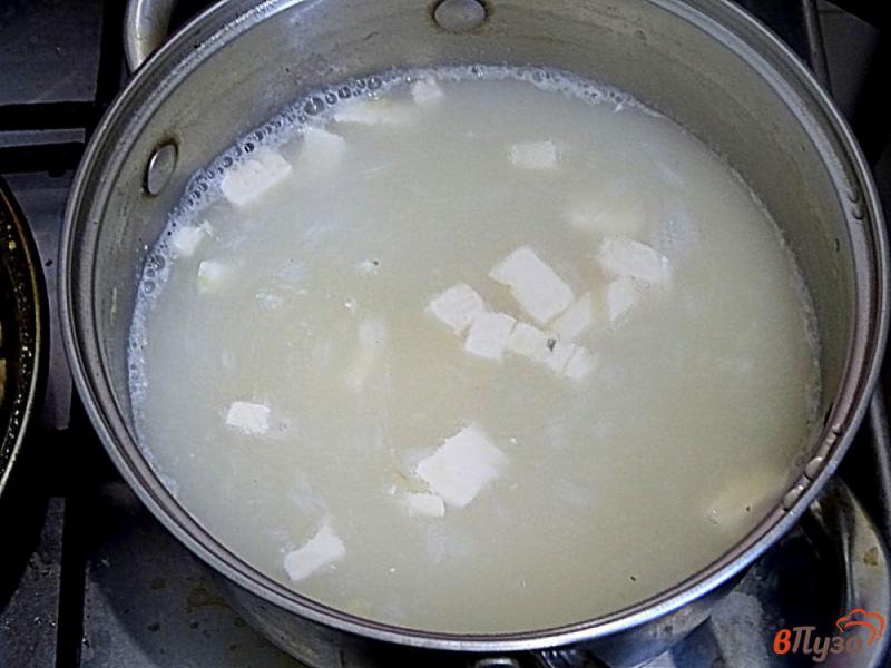 Фото приготовление рецепта: Суп с шампиньонами и плавленым сыром шаг №7