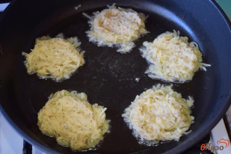 Фото приготовление рецепта: Драники из картофеля без яиц шаг №4
