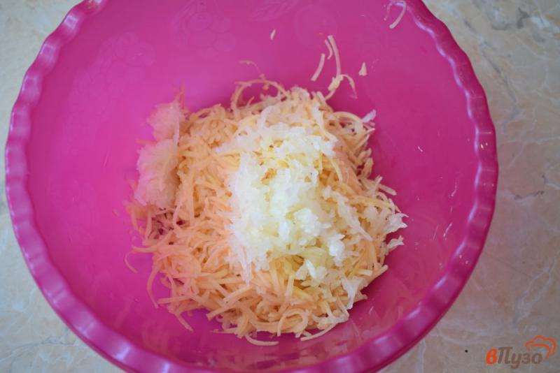Фото приготовление рецепта: Драники из картофеля без яиц шаг №2