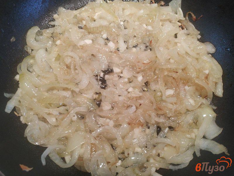 Фото приготовление рецепта: Запеченный картофель с колбасками и сыром шаг №5