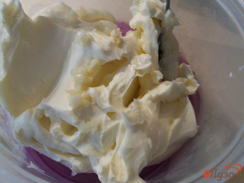 Фото приготовление рецепта: Закусочные рулетики из кабачка с творожным сыром и кетой шаг №2