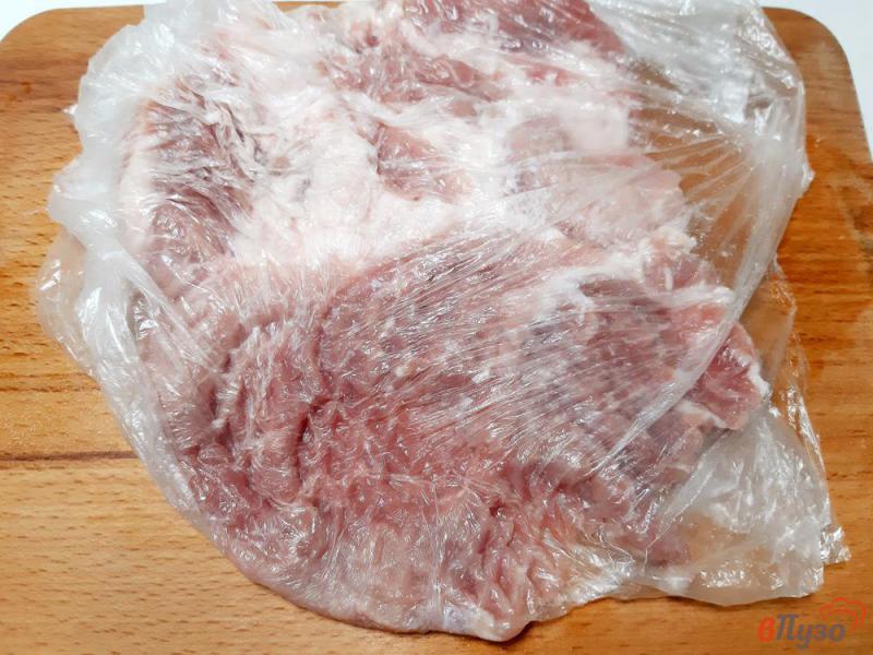 Фото приготовление рецепта: Шницель из свинины в панировке шаг №2