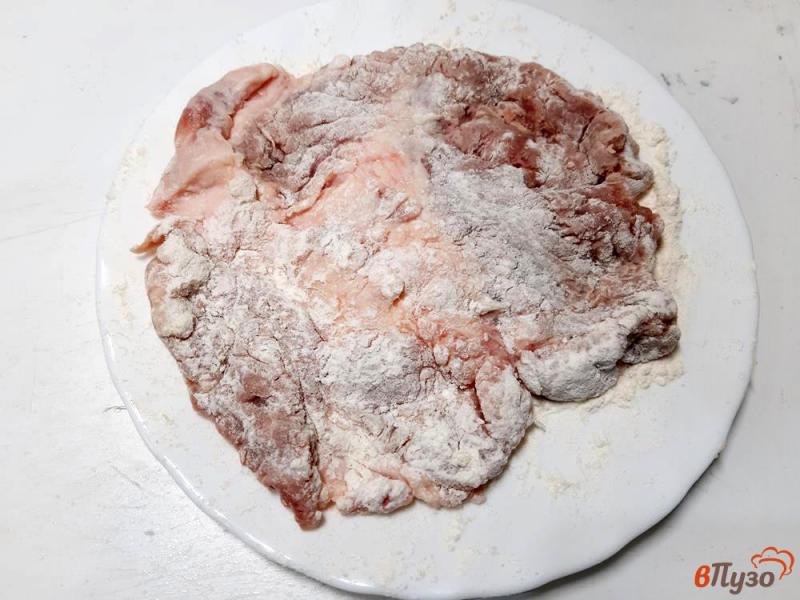 Фото приготовление рецепта: Шницель из свинины в панировке шаг №4