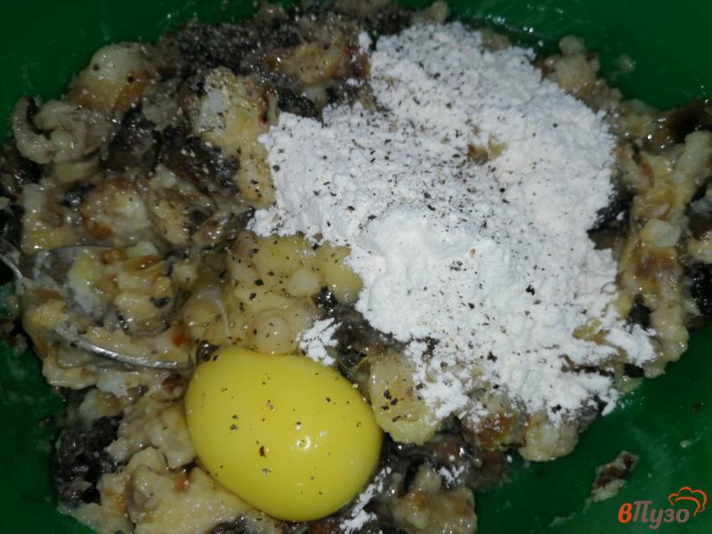 Фото приготовление рецепта: Запеканка из картофельного пюре с шампиньонами шаг №4