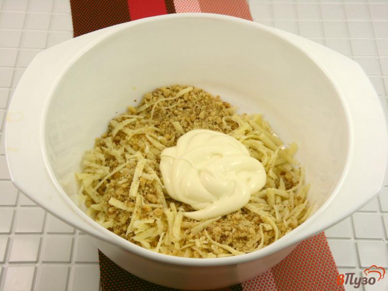 Фото приготовление рецепта: Скумбрия фаршированная сыром и грецкими орехами шаг №3