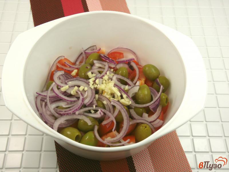 Фото приготовление рецепта: Куриные голени с помидорами и оливками шаг №2