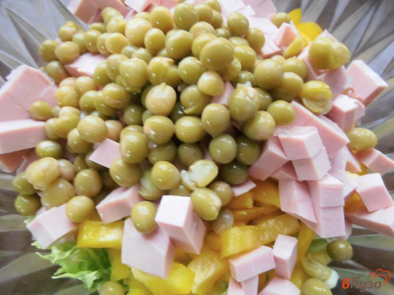 Фото приготовление рецепта: Салат праздничный с маслинами шаг №5