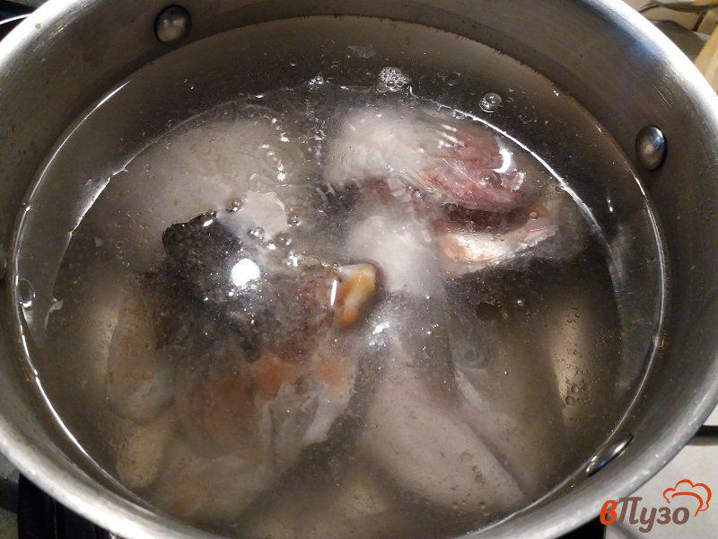 Фото приготовление рецепта: Рыбная солянка из форели шаг №2